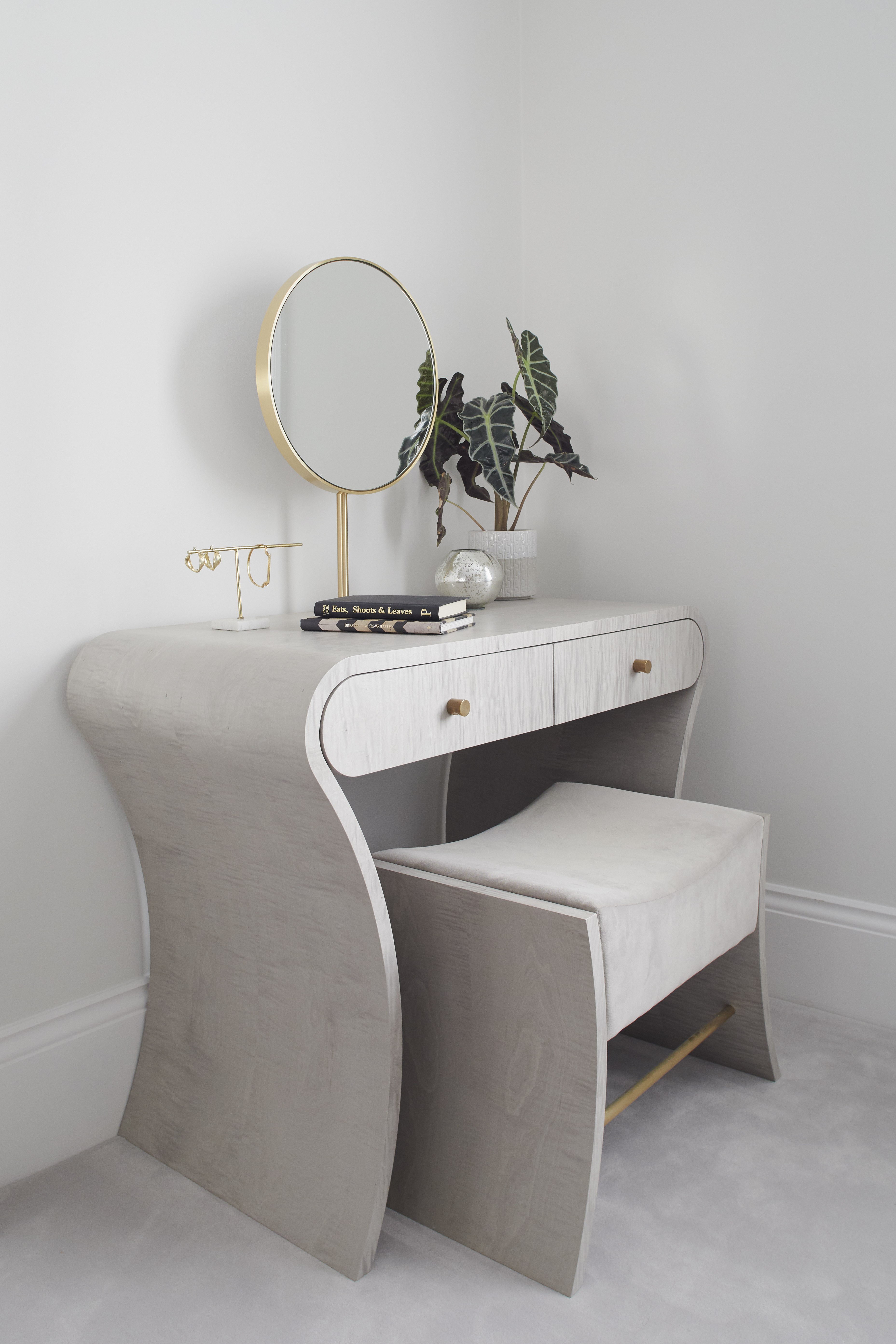 Muse Dressing Table by Splinterworks